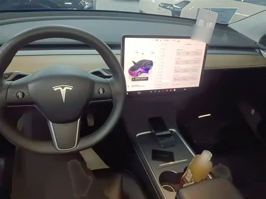 Tesla Model Y — фото 3