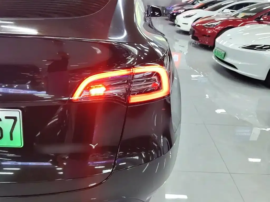 Tesla Model Y — фото 6