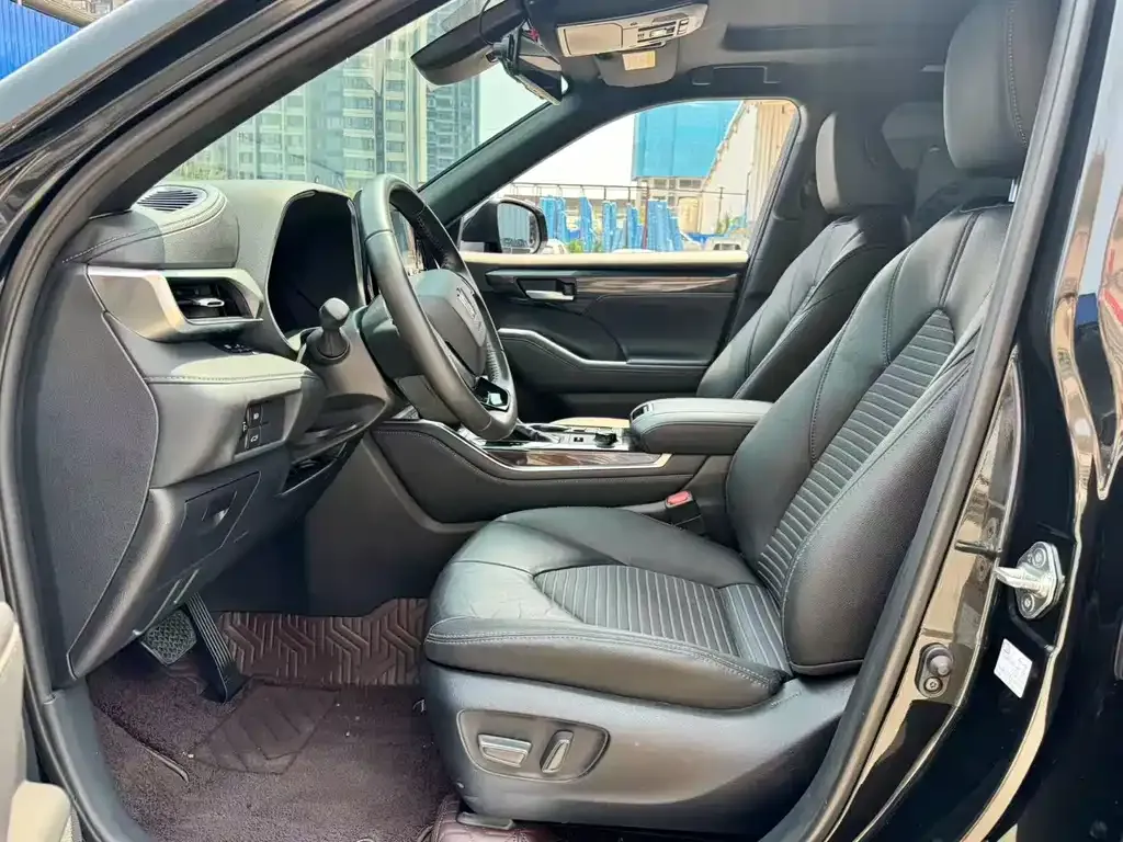 Toyota Crown Kluger 2024 из CN, фото 2