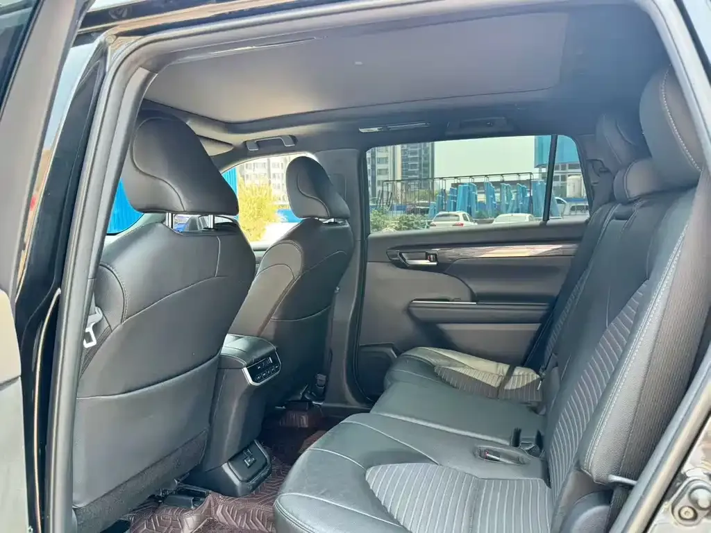 Toyota Crown Kluger 2024 из CN, фото 3