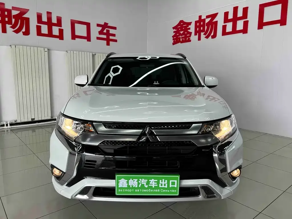 Mitsubishi Outlander — фото 4