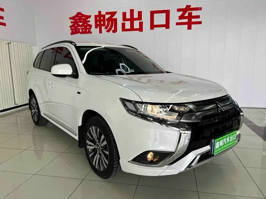 Mitsubishi Outlander — фото 9