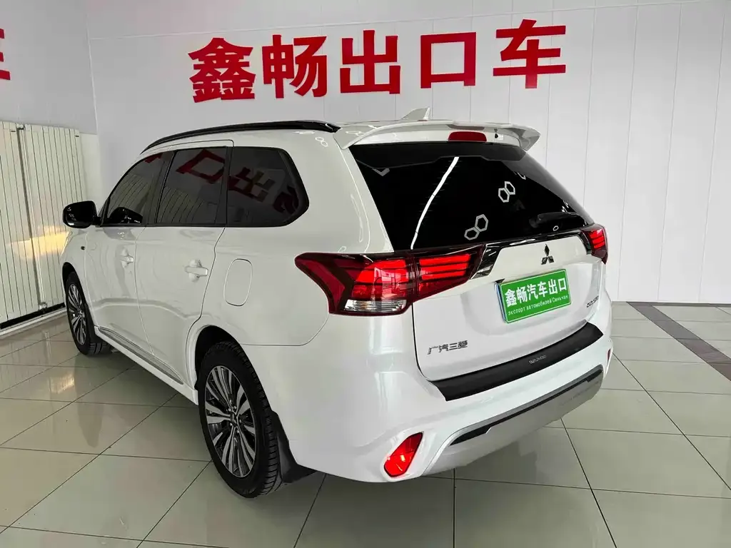 Mitsubishi Outlander — фото 7