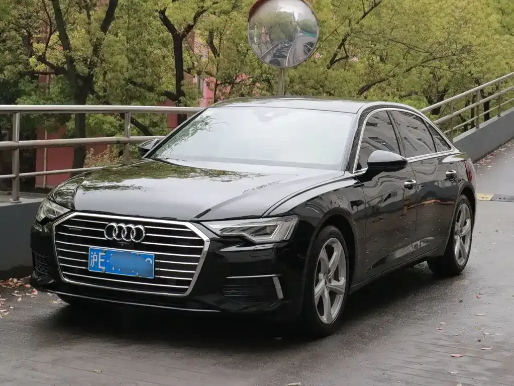 Audi A6L — фото 1