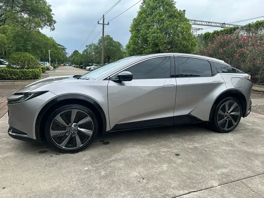 Toyota bZ5 2025 из CN, фото 4