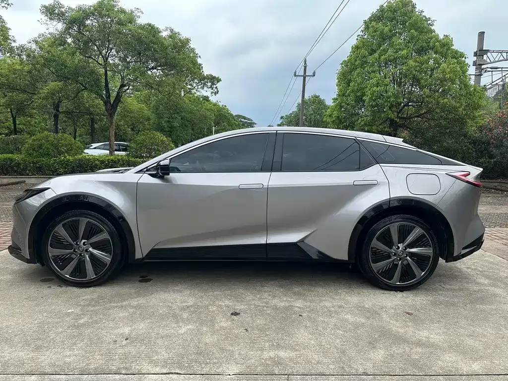 Toyota bZ5 2025 из CN, фото 7