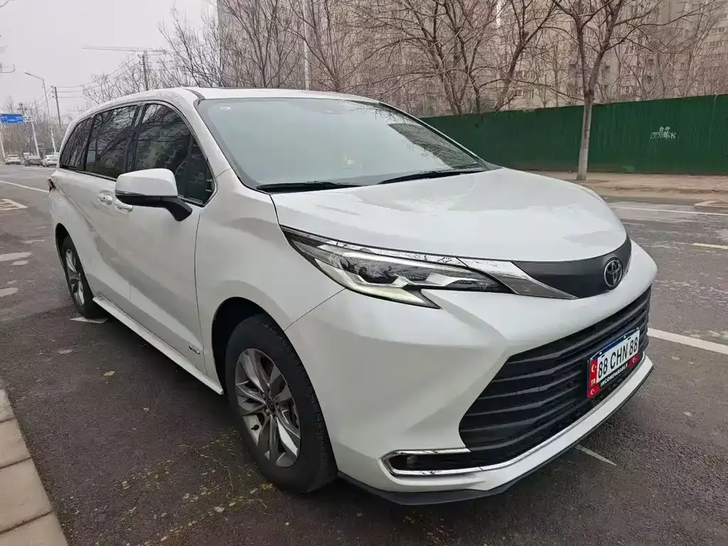 Toyota Sienna — фото 4