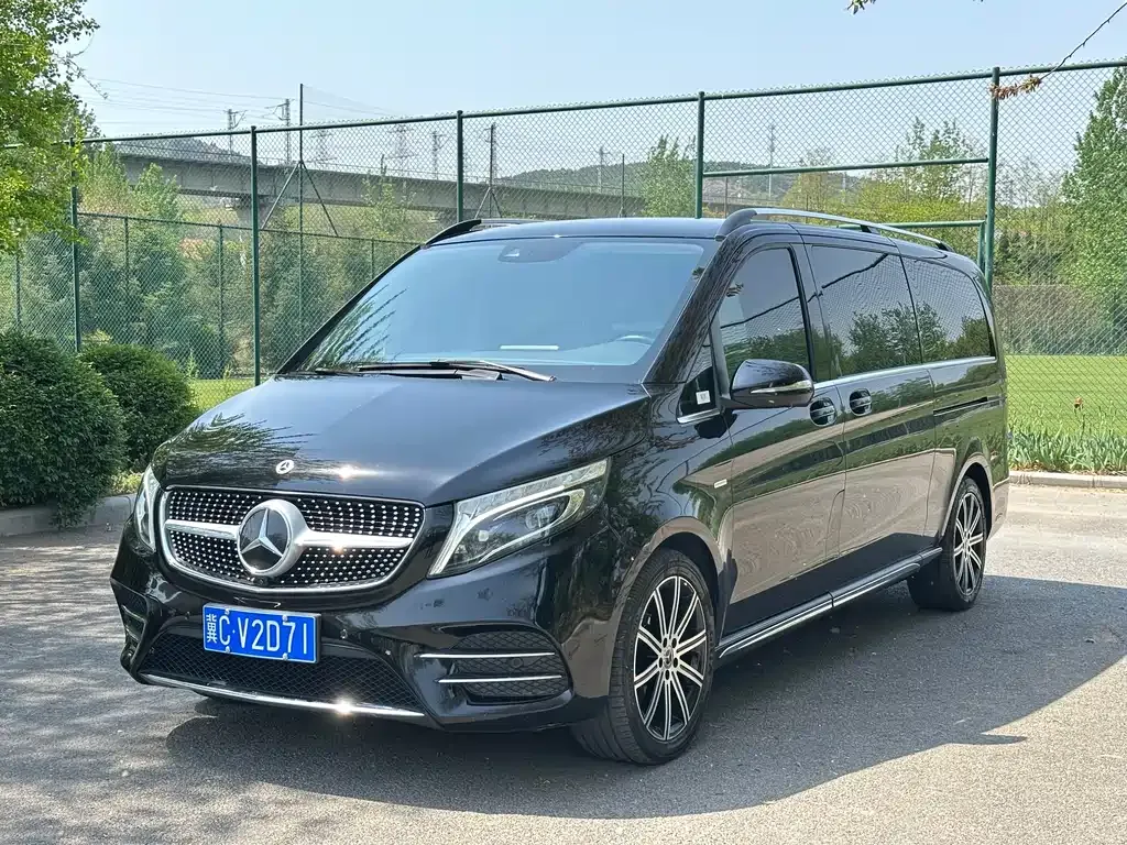 Mercedes-Benz V-Class — фото 1