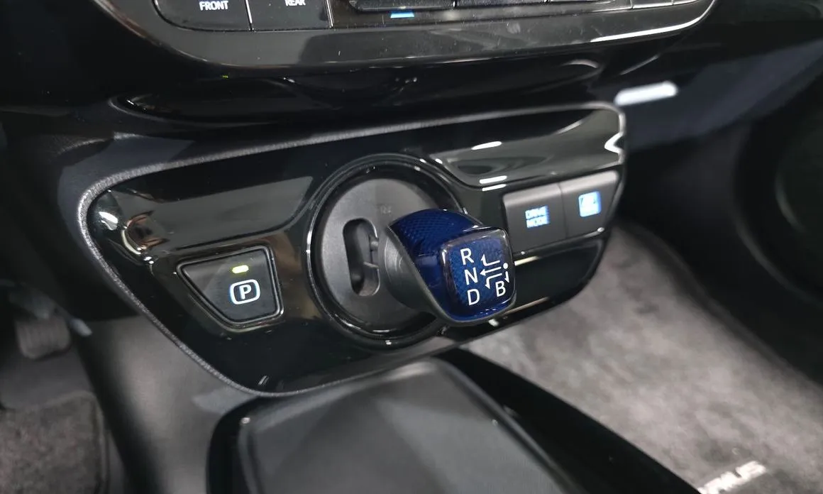 Toyota Prius 2022 из KR, фото 9
