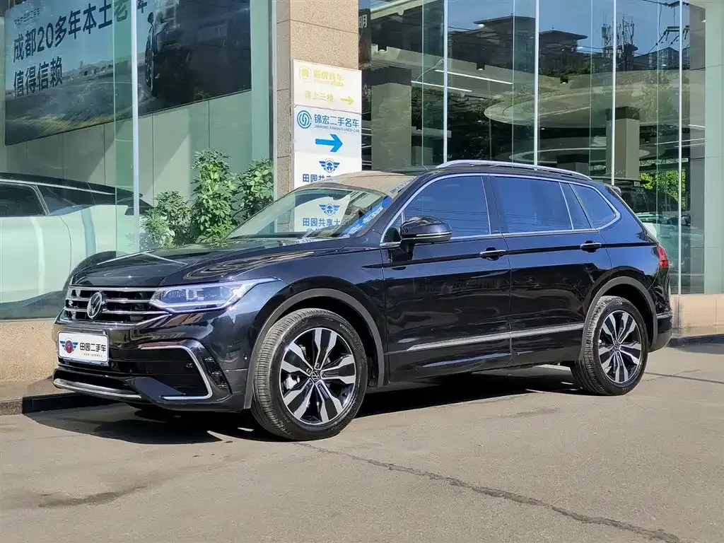Volkswagen Tiguan L — фото 1