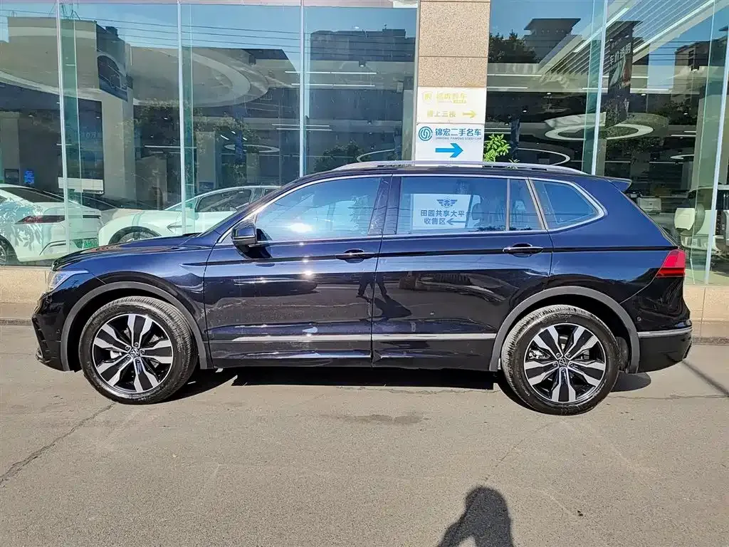 Volkswagen Tiguan L — фото 9