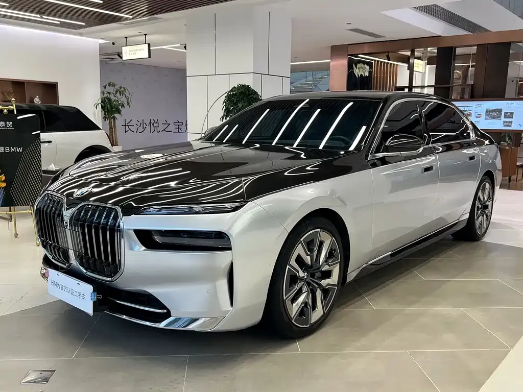 BMW 7 Series — фото 1