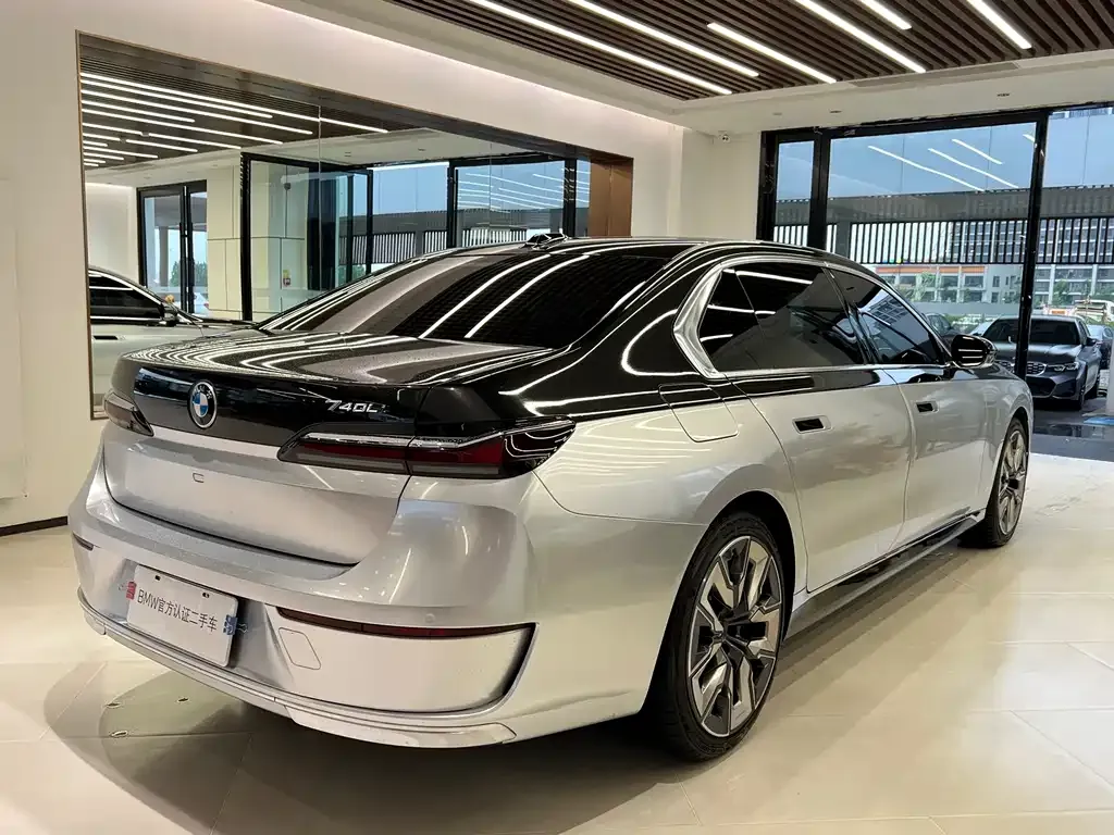 BMW 7 Series — фото 10