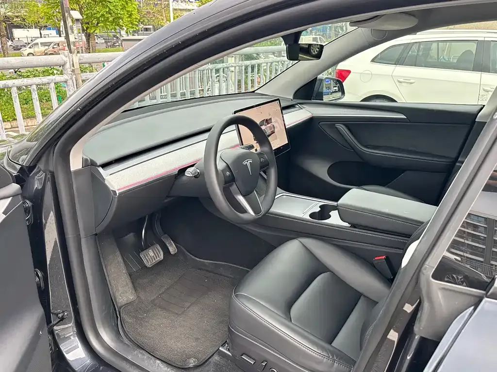 Tesla Model Y — фото 5