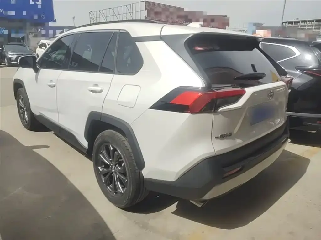 Toyota RAV4 — фото 6