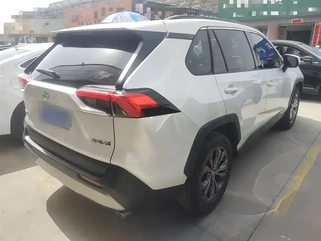 Toyota RAV4 — фото 5