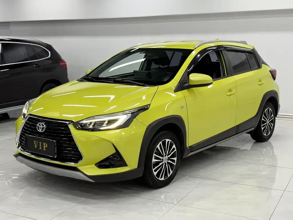 Toyota Yaris L — фото 1