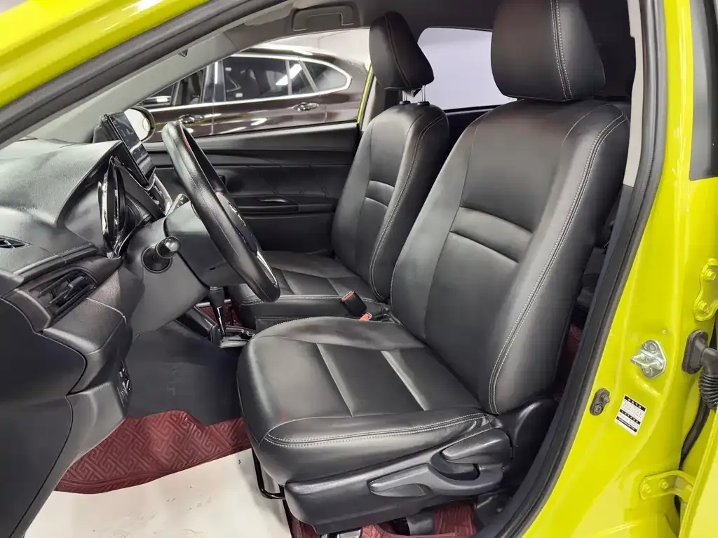 Toyota Yaris L — фото 4