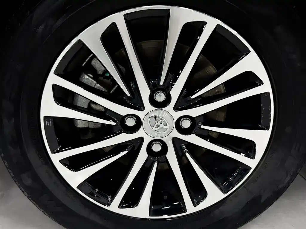 Toyota Yaris L — фото 7
