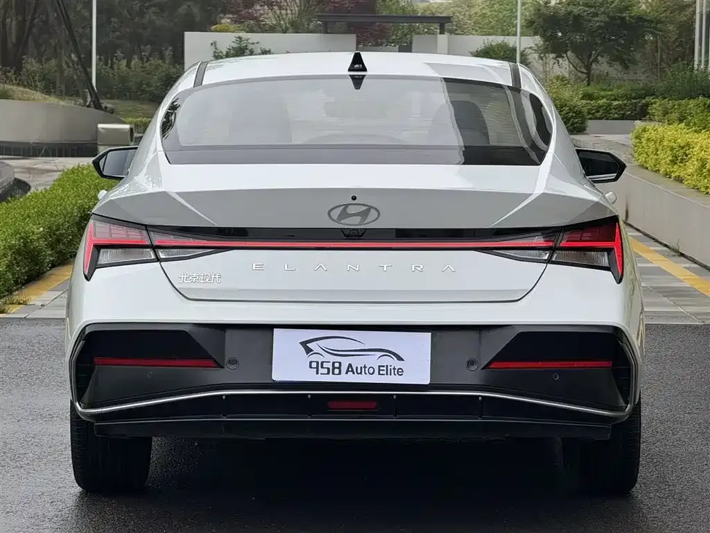 Hyundai Elantra — фото 3