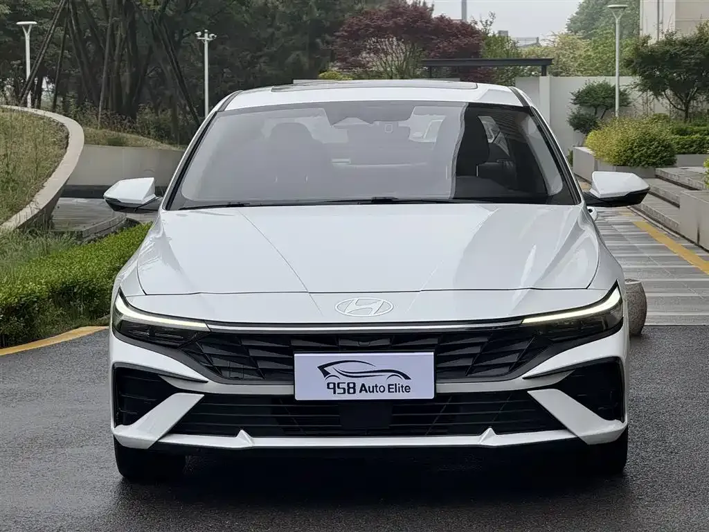 Hyundai Elantra — фото 9