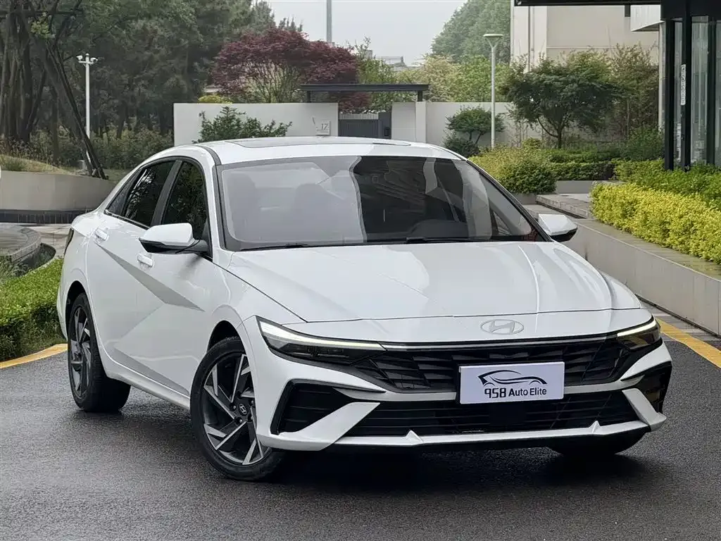 Hyundai Elantra — фото 10