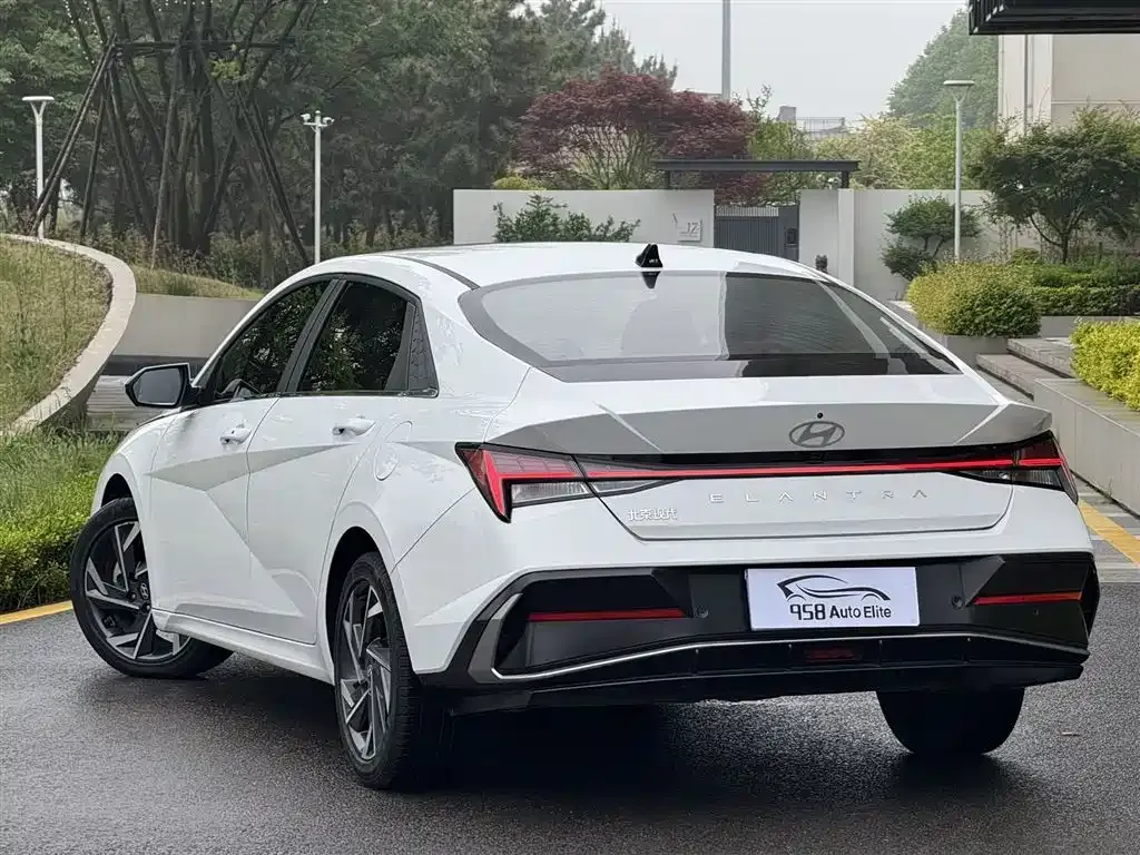 Hyundai Elantra — фото 6