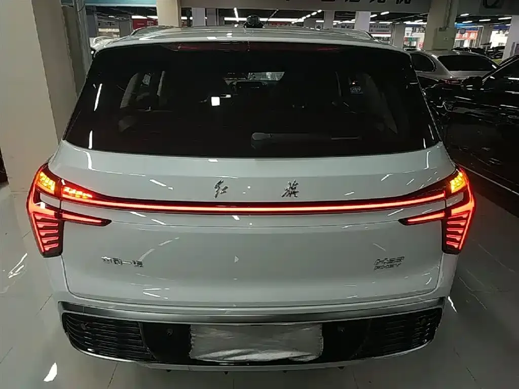 Hongqi HS3 PHEV — фото 4