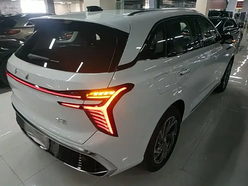 Hongqi HS3 PHEV — фото 6