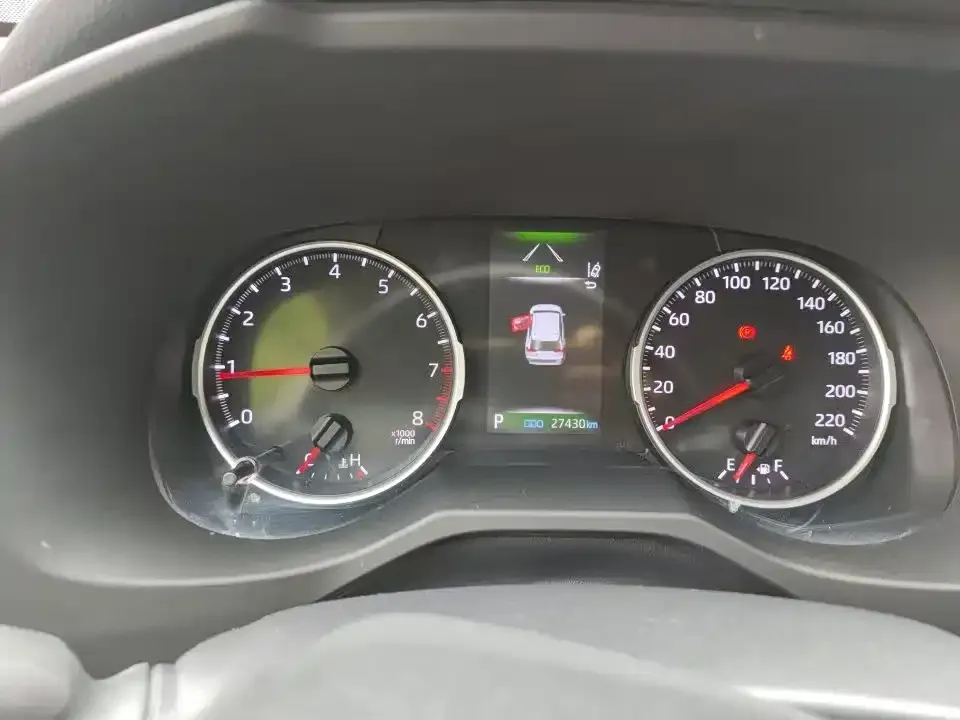 Toyota RAV4 2023 из CN, фото 2