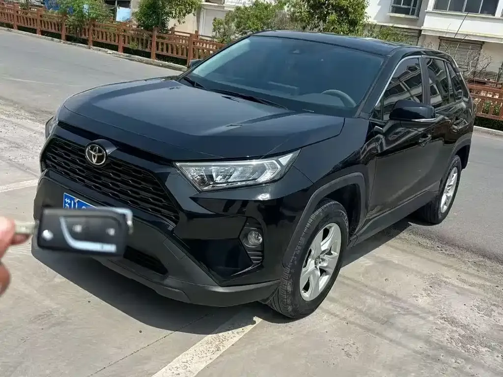 Toyota RAV4 2023 из CN, фото 8