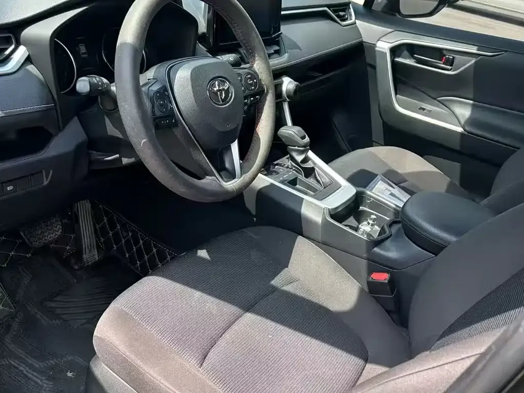 Toyota RAV4 2023 из CN, фото 4