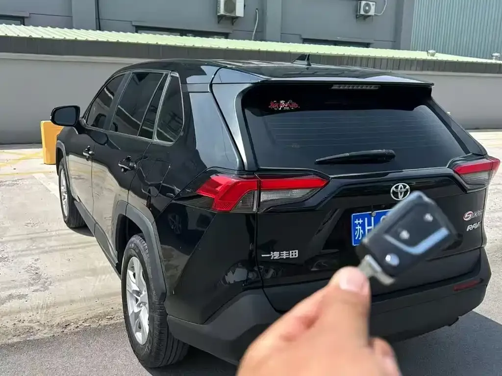 Toyota RAV4 2023 из CN, фото 5