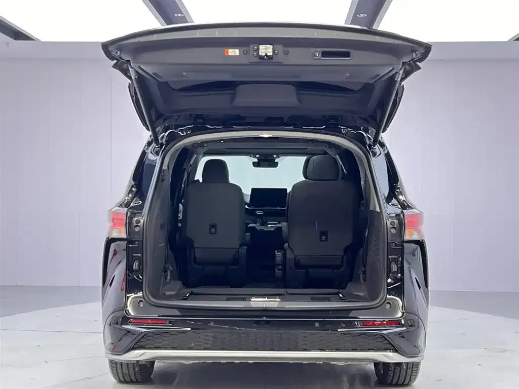 Toyota Granvia — фото 3