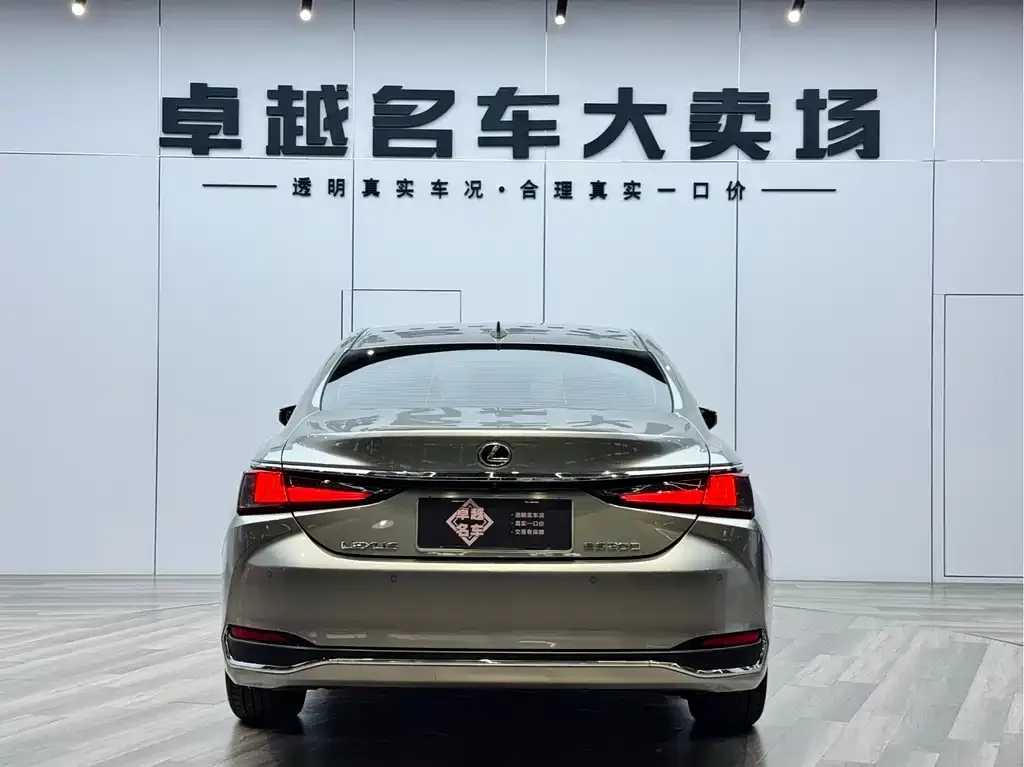 Lexus ES — фото 8