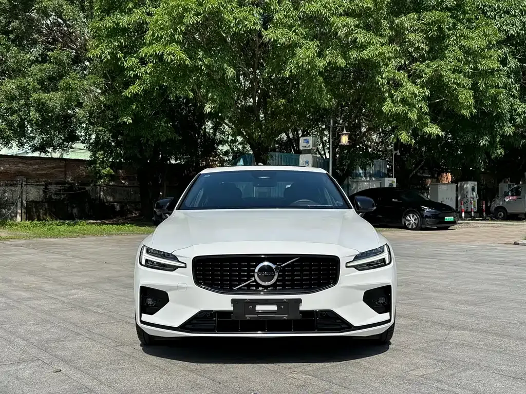 Volvo S60 — фото 8