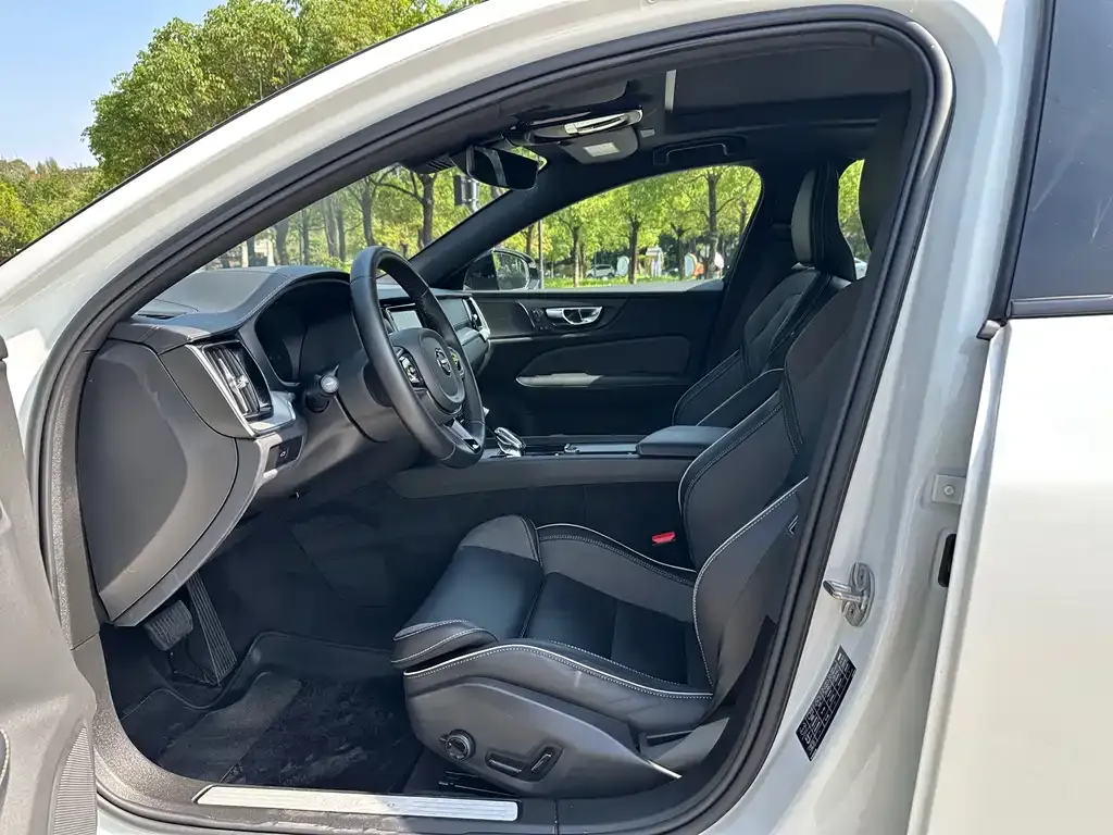 Volvo S60 — фото 10