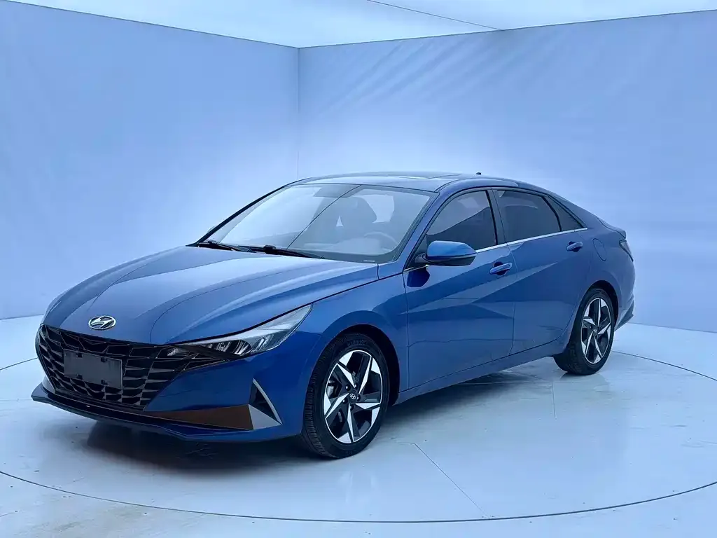 Hyundai Elantra — фото 1