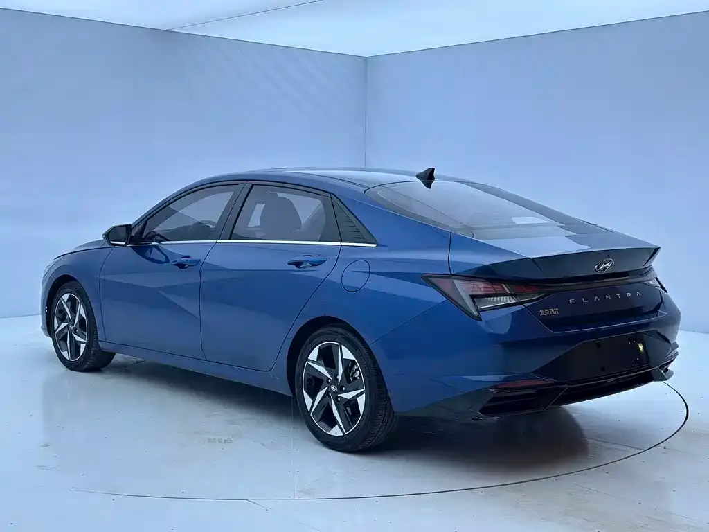 Hyundai Elantra — фото 8