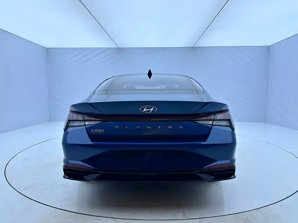 Hyundai Elantra — фото 5