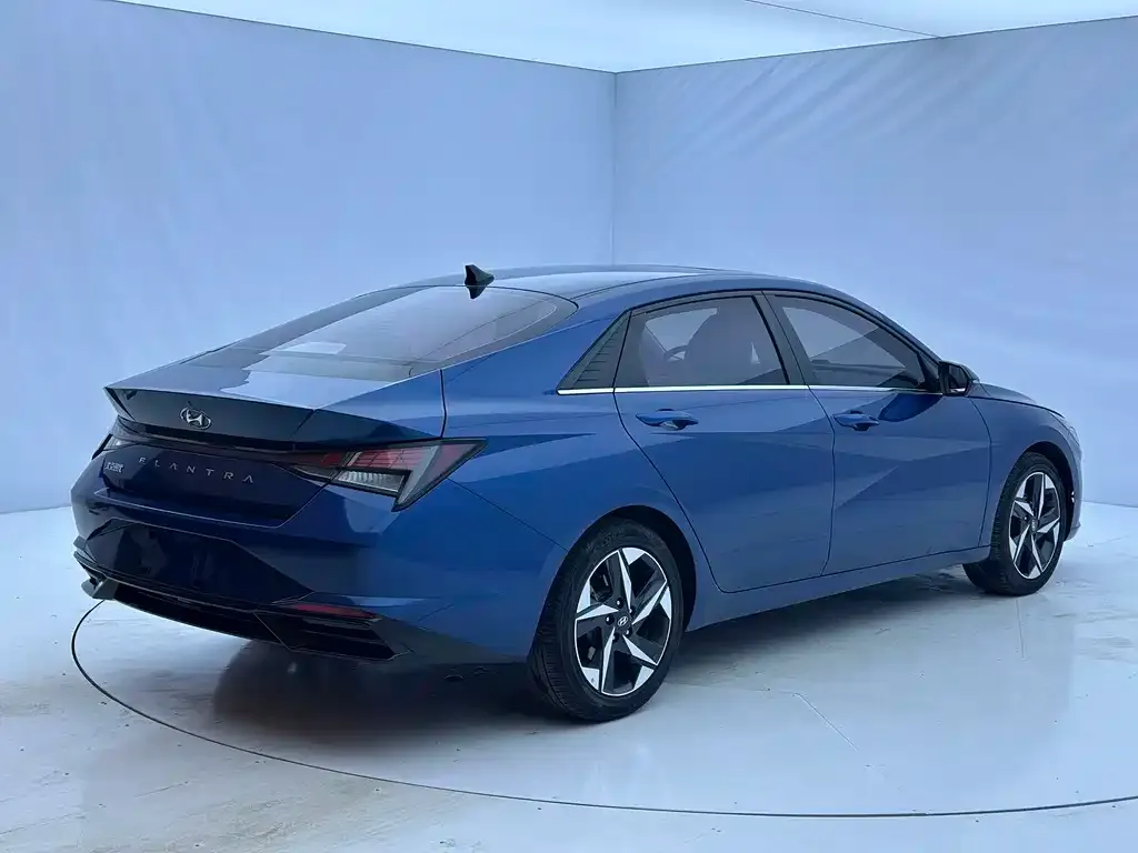 Hyundai Elantra — фото 9
