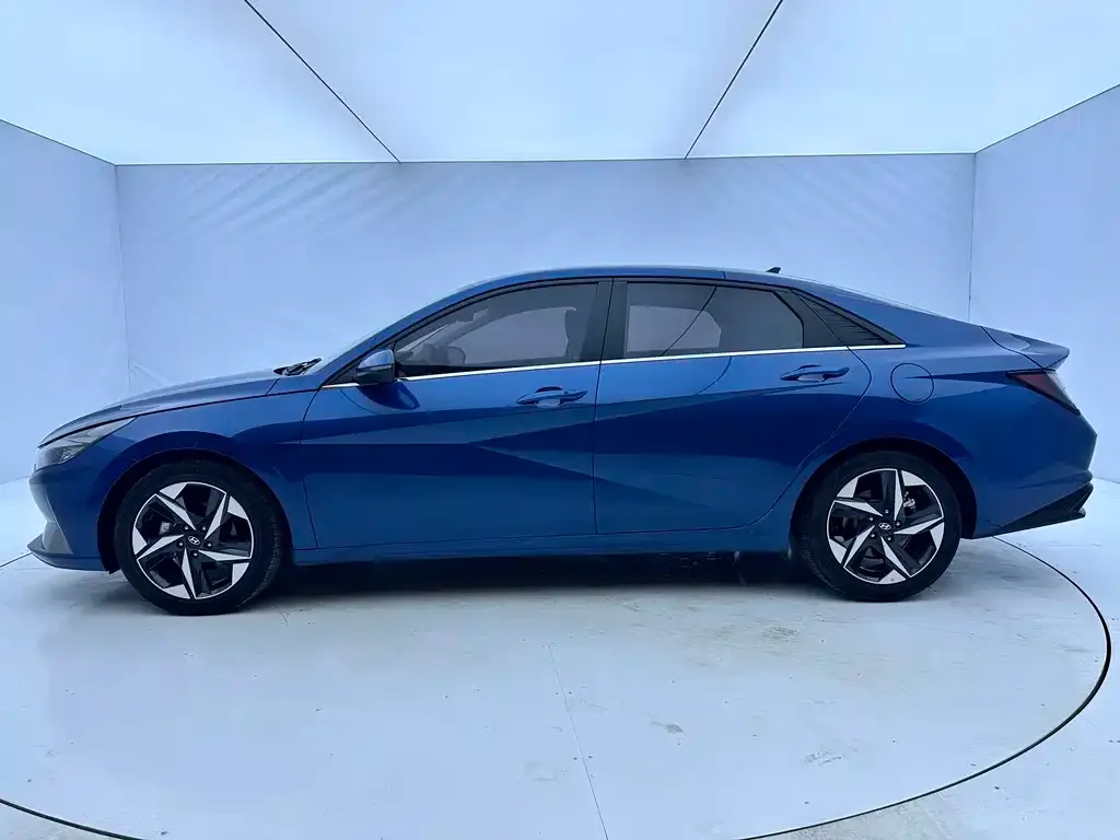 Hyundai Elantra — фото 2
