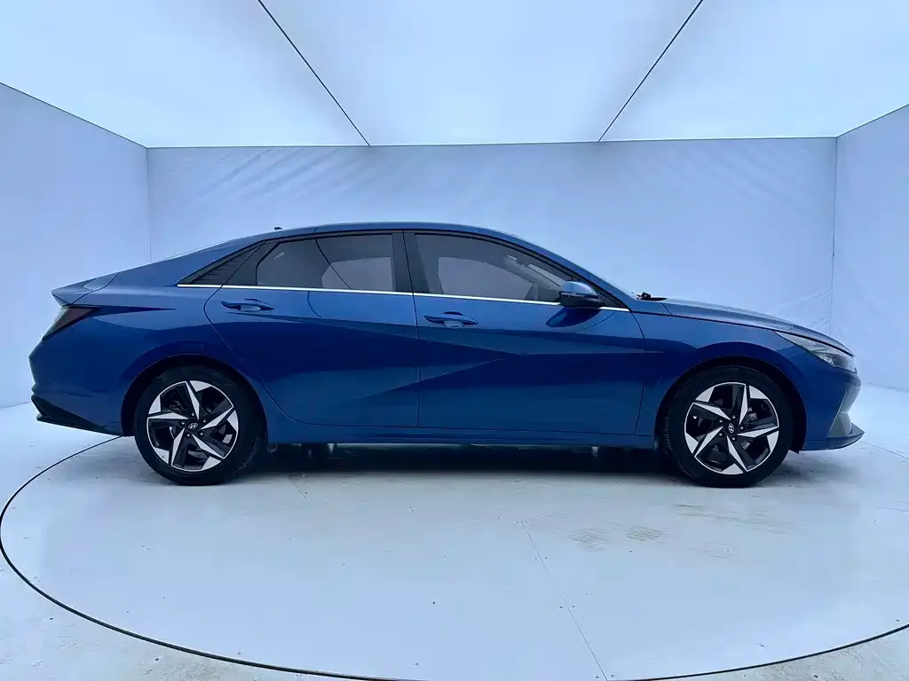 Hyundai Elantra — фото 3