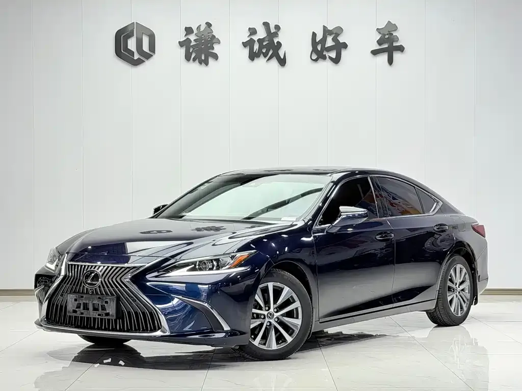 Lexus ES — фото 1