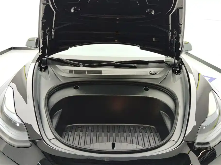 Tesla Model 3 — фото 4