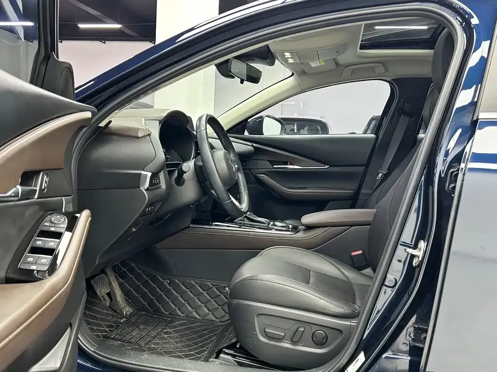 Mazda CX-30 2021 из CN, фото 8