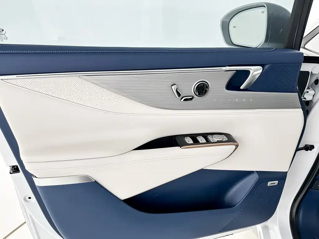 Buick GL8 Hybrid — фото 9