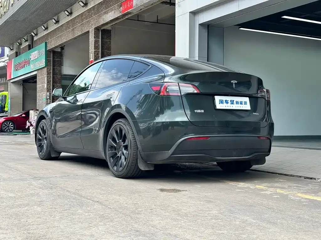 Tesla Model Y — фото 7