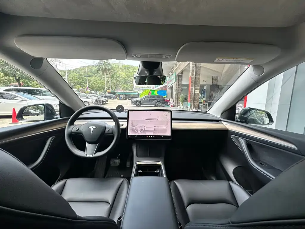 Tesla Model Y — фото 5