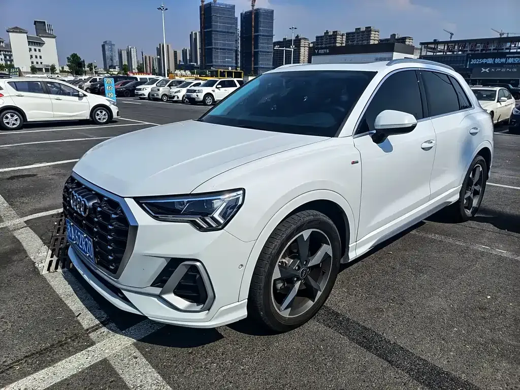 Audi Q3 — фото 1